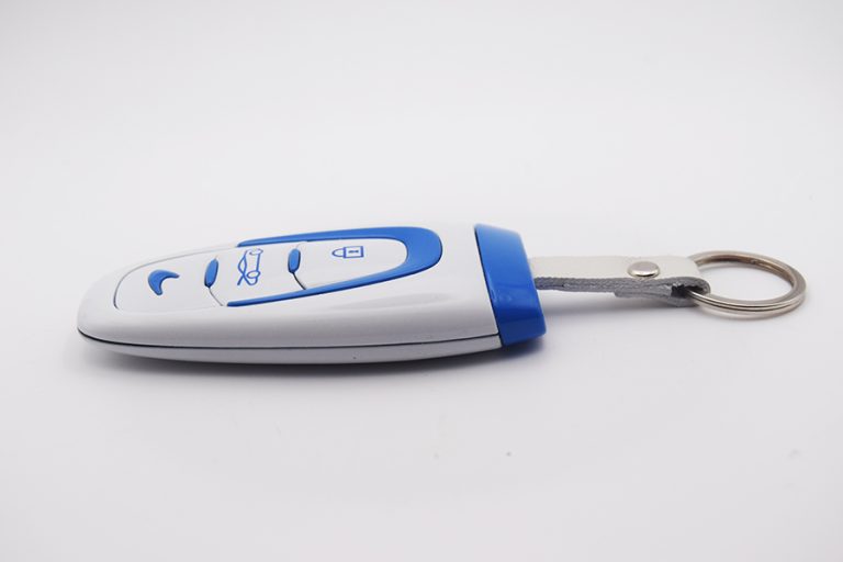 Silica White & Cornflower Blue McLaren Artura Key